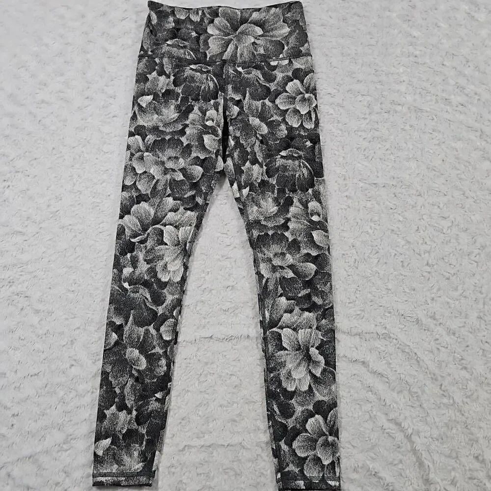 Athleta Elation black and white floral textured tight womens XS Workout Yoga